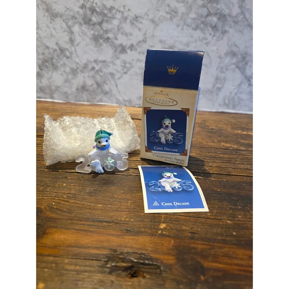 Hallmark Keepsake Ornament 2005 Cool Decade Polar Bear 6th in Series with Box
